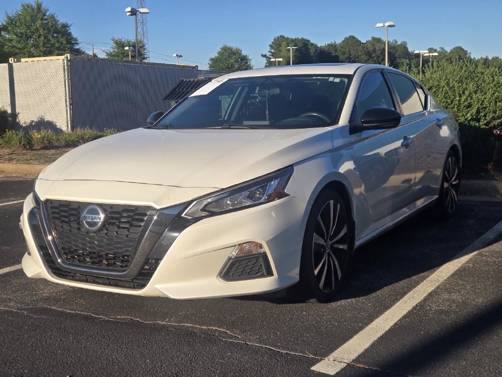 Used 2019 White Nissan 2.5 SR image 4