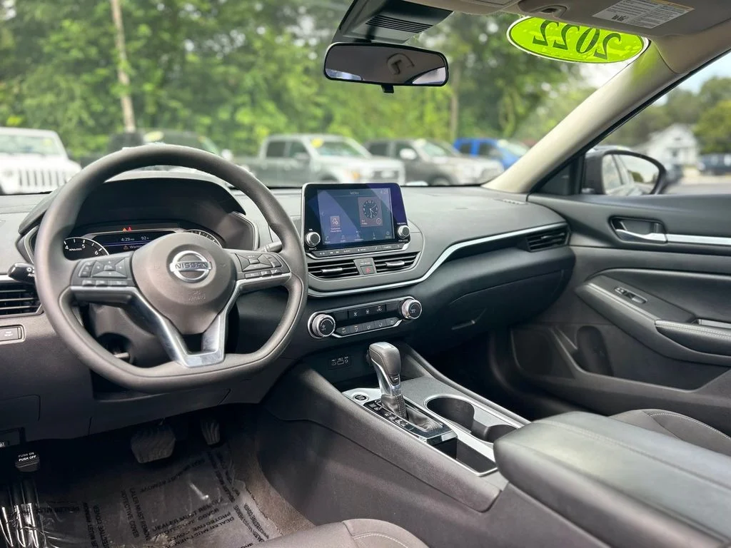 Used 2022 Black Nissan 2.5 SV image 31