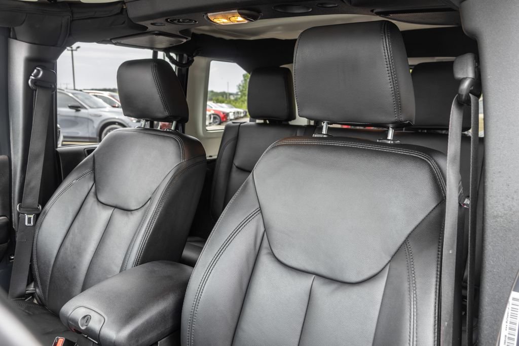 Used 2017 Black Jeep Unlimited Sahara image 13