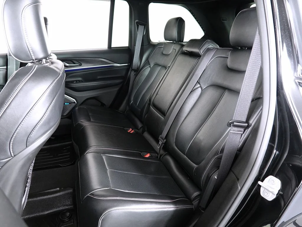 Certified Used 2022 Diamond Black Jeep Overland image 16