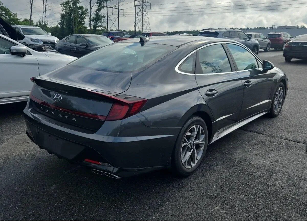 Used 2022 Portofino Gray Hyundai SEL image 4