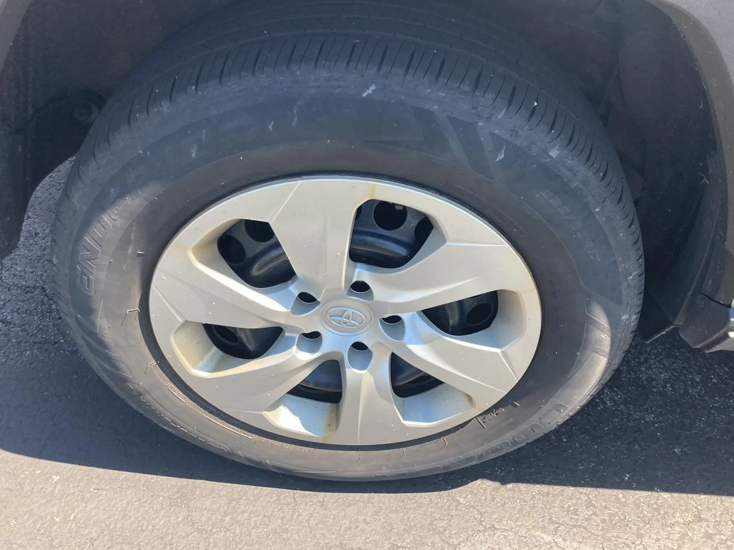 Used 2019 Gy Toyota LE image 9