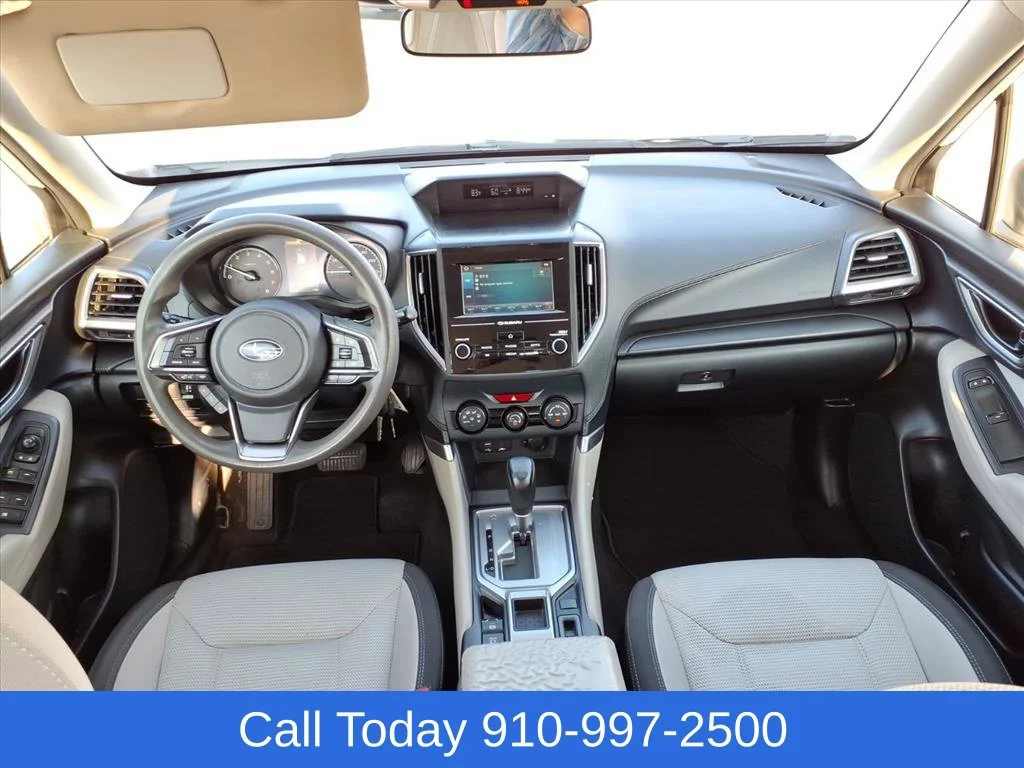 Used 2023 White Subaru  image 27