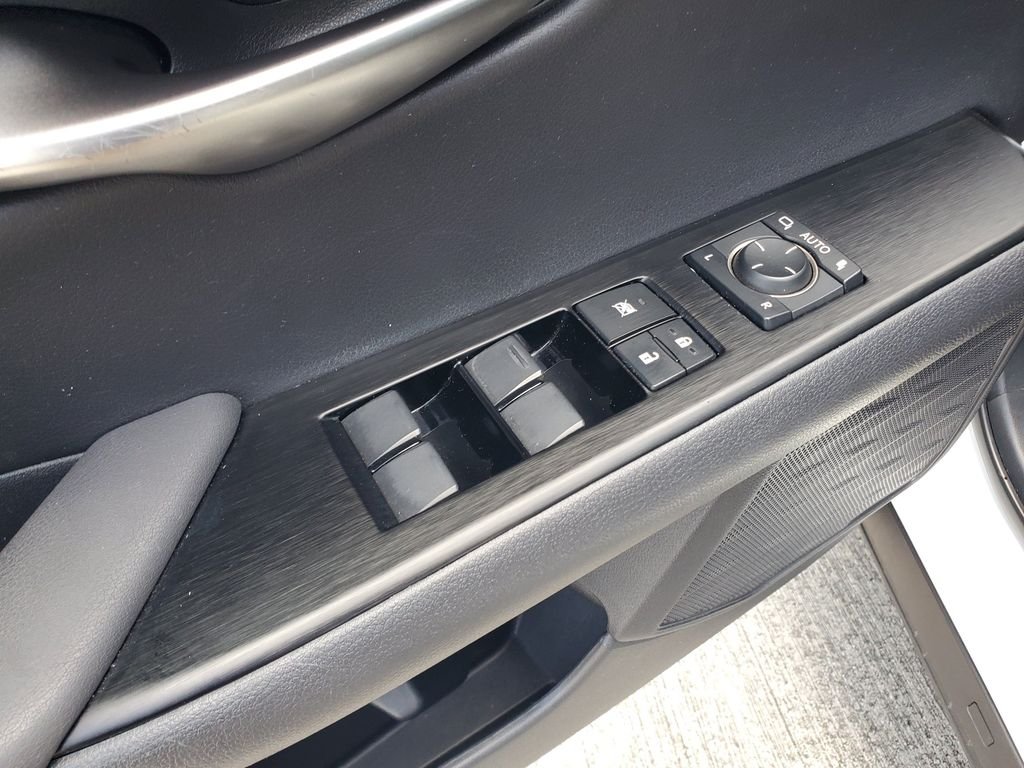 Used 2020 White Lexus 250h F SPORT image 21
