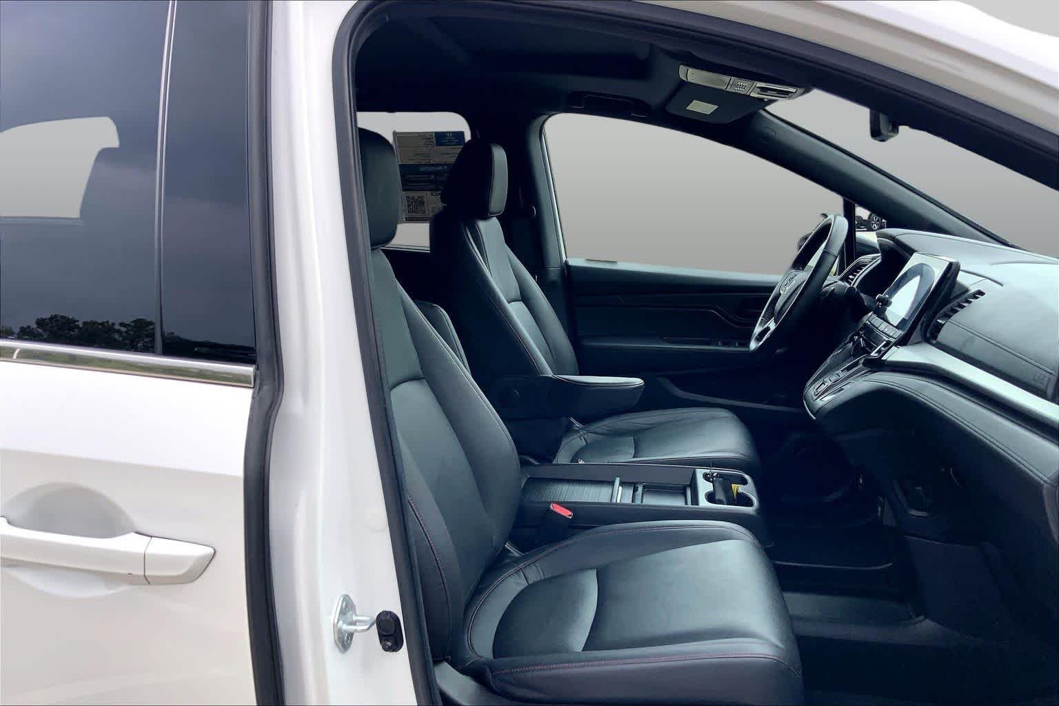 Used 2024 Platinum White Pearl Honda Sport image 9