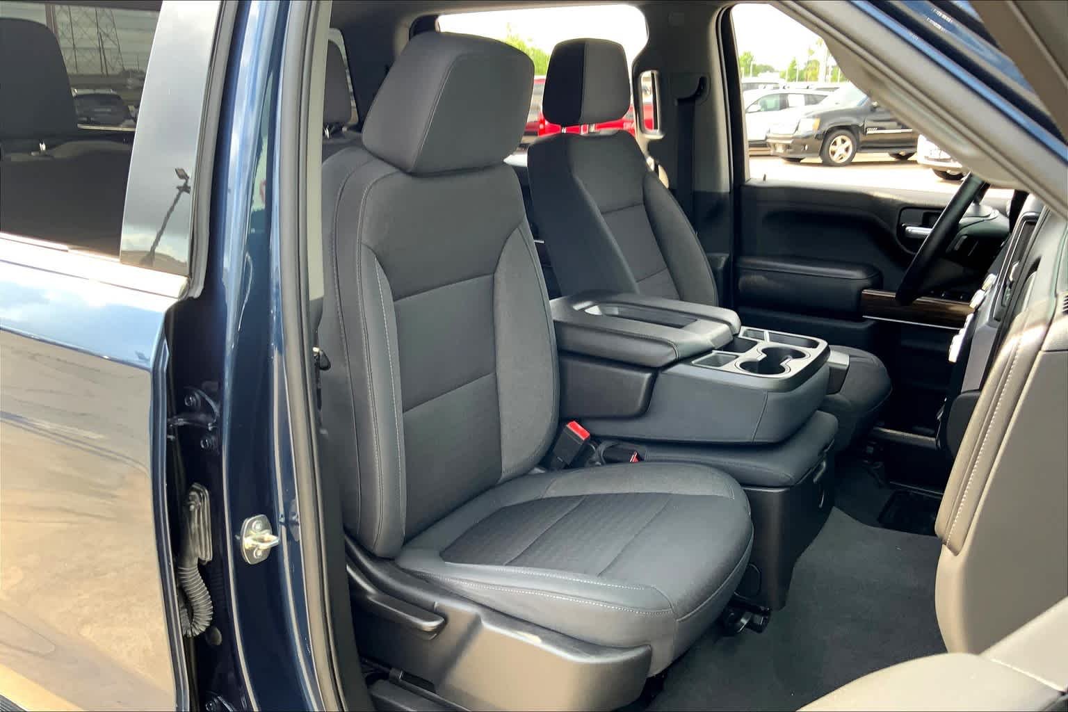 Used 2019 Pacific Blue Metallic GMC SLE image 9
