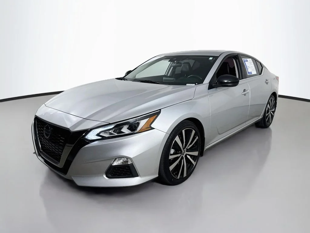 Used 2021 Brilliant Silver Metallic Nissan 2.0 SR image 10