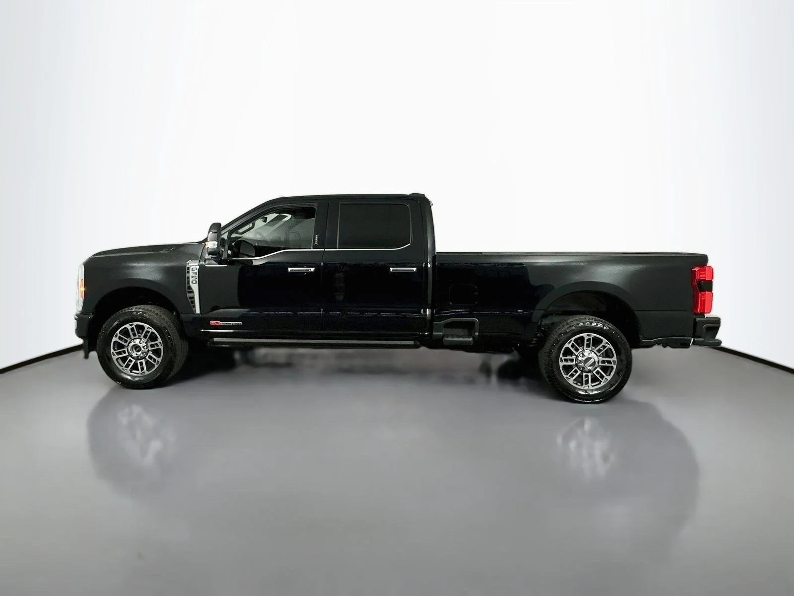 Used 2023 Black Ford Limited image 5
