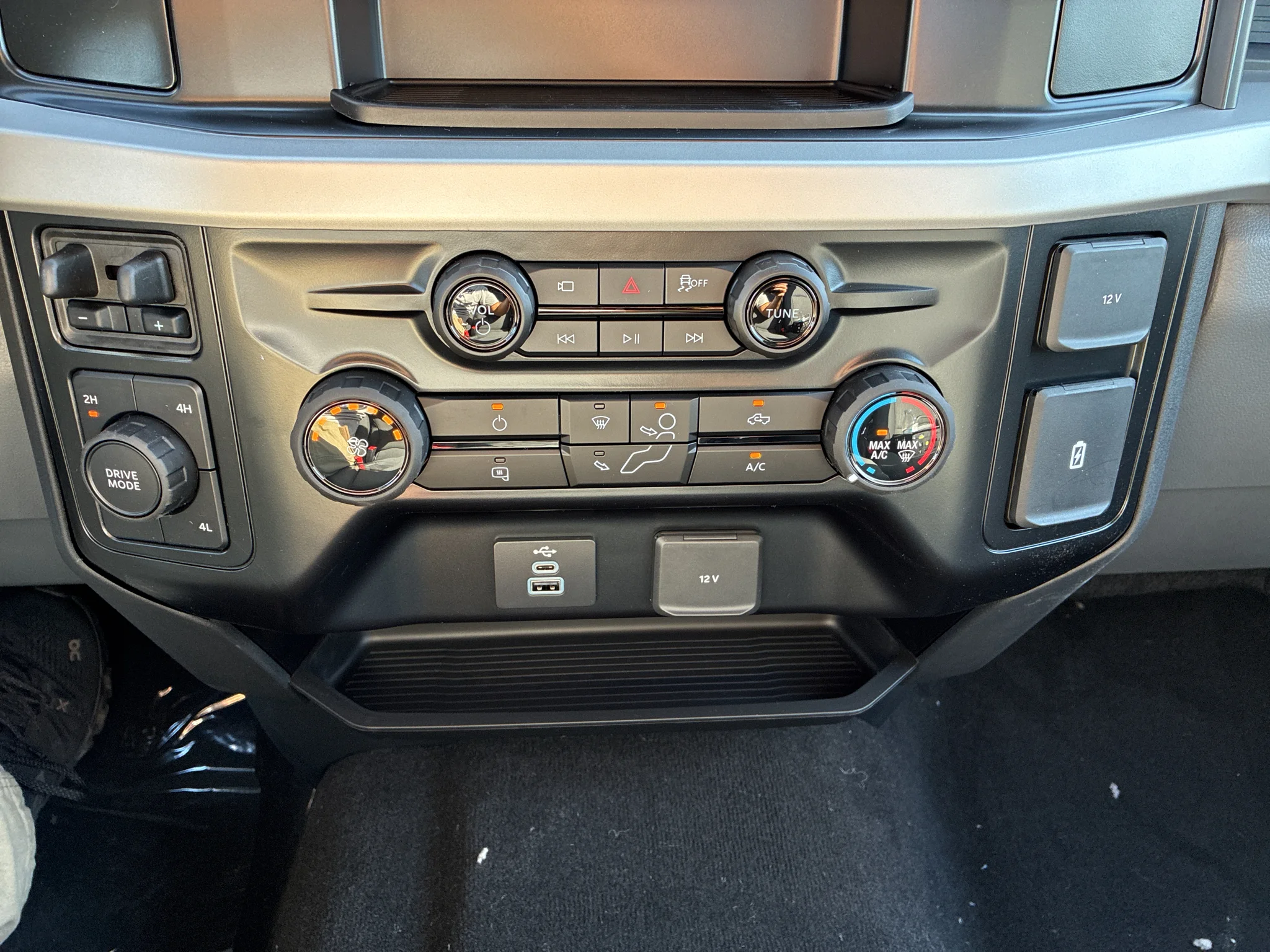 New 2027 Carbonized Gray Metallic Ford F-350® XL image 17