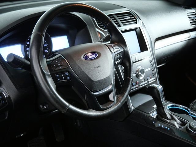 Used 2016 Red Ford Limited image 18