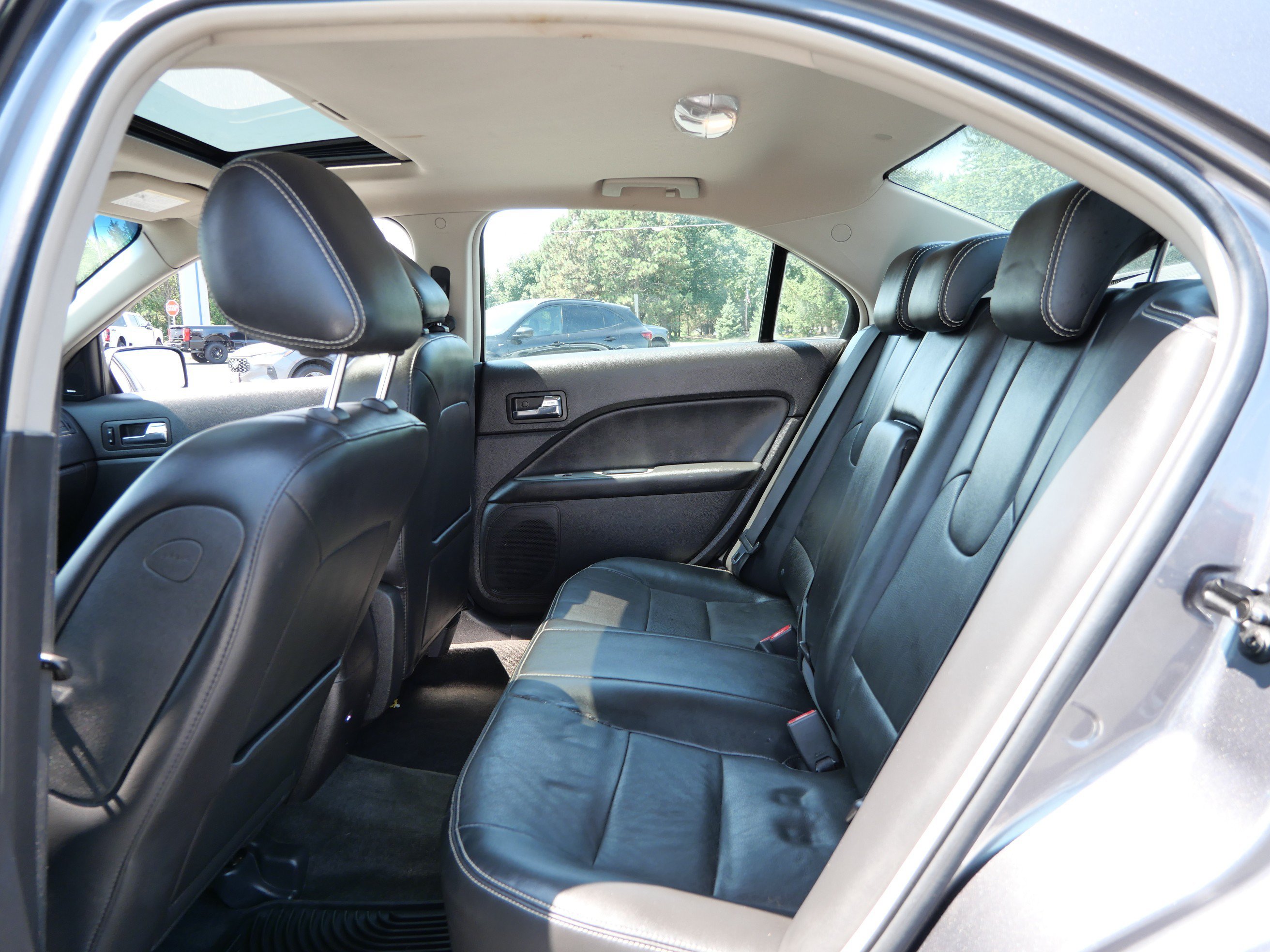 Used 2010 Gray Ford SEL image 12