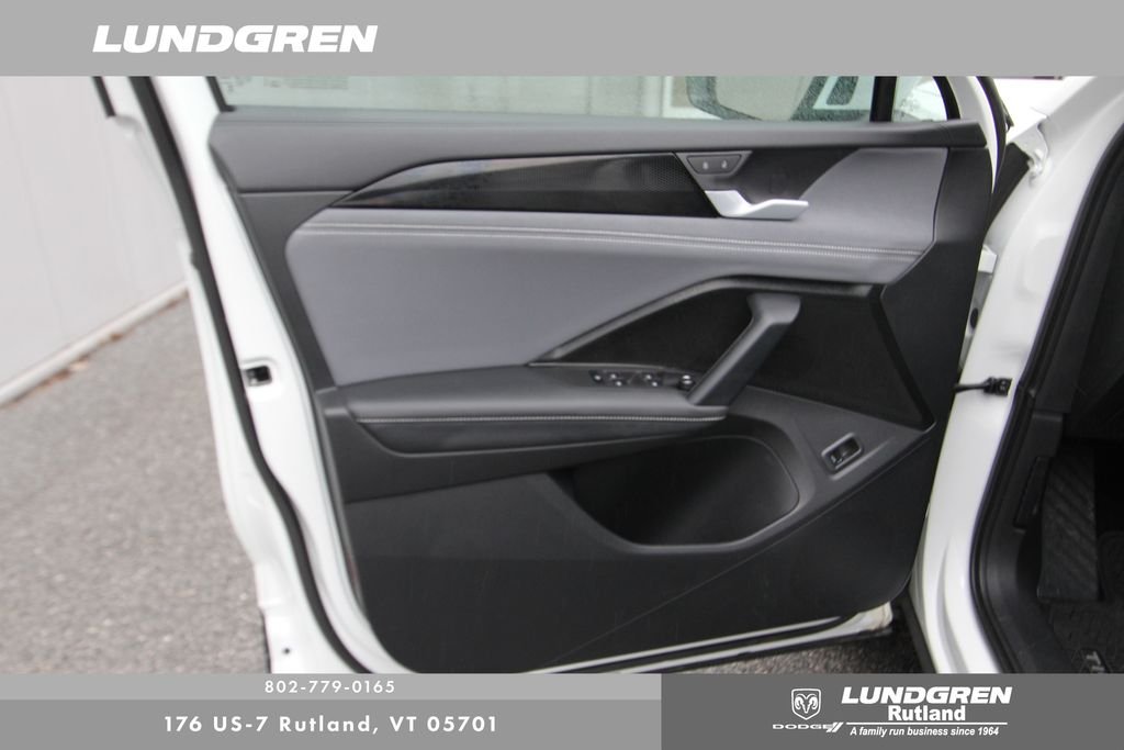 Used 2025 White Volkswagen 2.0T SE image 25