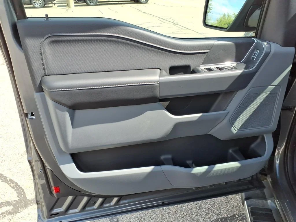 New 2026 Carbonized Gray Metallic Ford XLT image 16