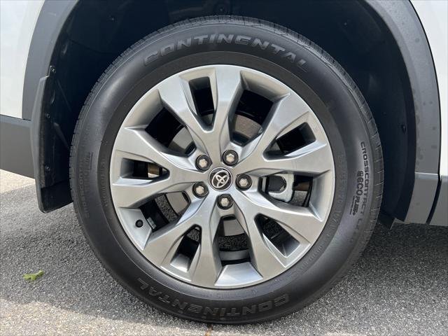 Certified Used 2025 WIND CHILL PEARL Toyota Limited image 32