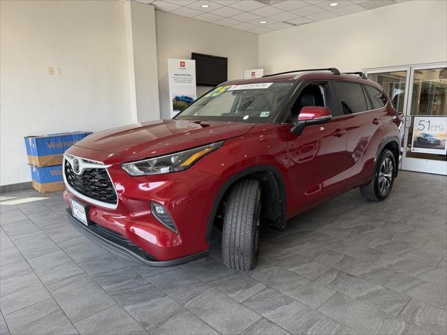 Certified Used 2025 RUBY FLARE PEARL* Toyota  image 3
