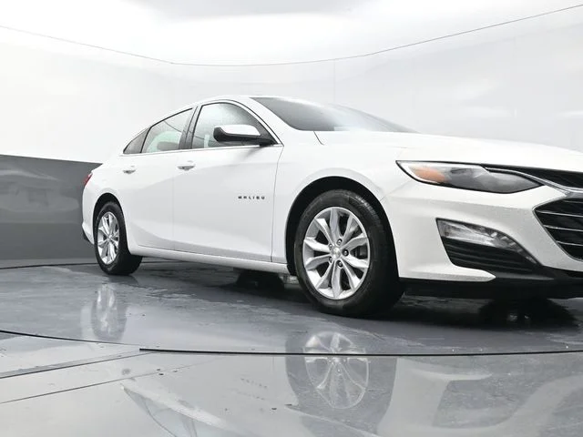 Used 2024 White Chevrolet LT image 31