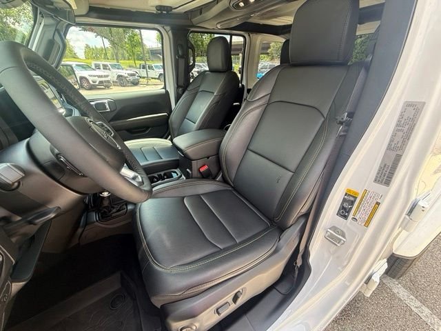 New 2026 Bright White Clear-Coat Exterior Paint Jeep Sahara image 20