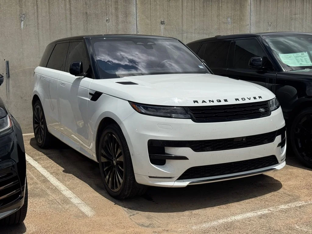 Used 2023 Black Land Rover SE Dynamic image 1