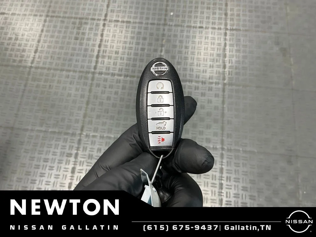 Used 2018 Pearl White Nissan SV image 32