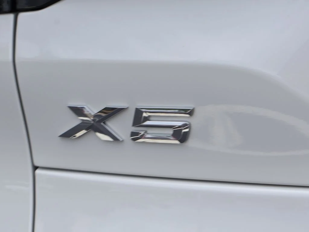 Used 2026 White BMW xDrive40i image 8