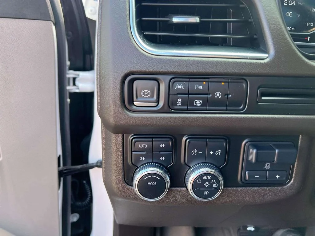 Used 2023 White Frost Tricoat GMC SLT image 15