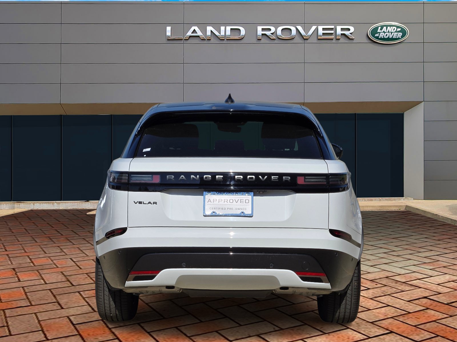 Used 2025 Fuji White Land Rover Dynamic SE image 5