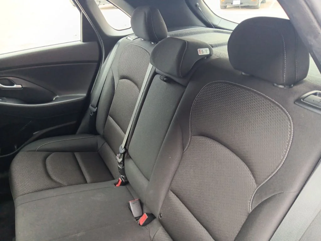 Used 2018 Electric Blue Metallic Hyundai Base image 31