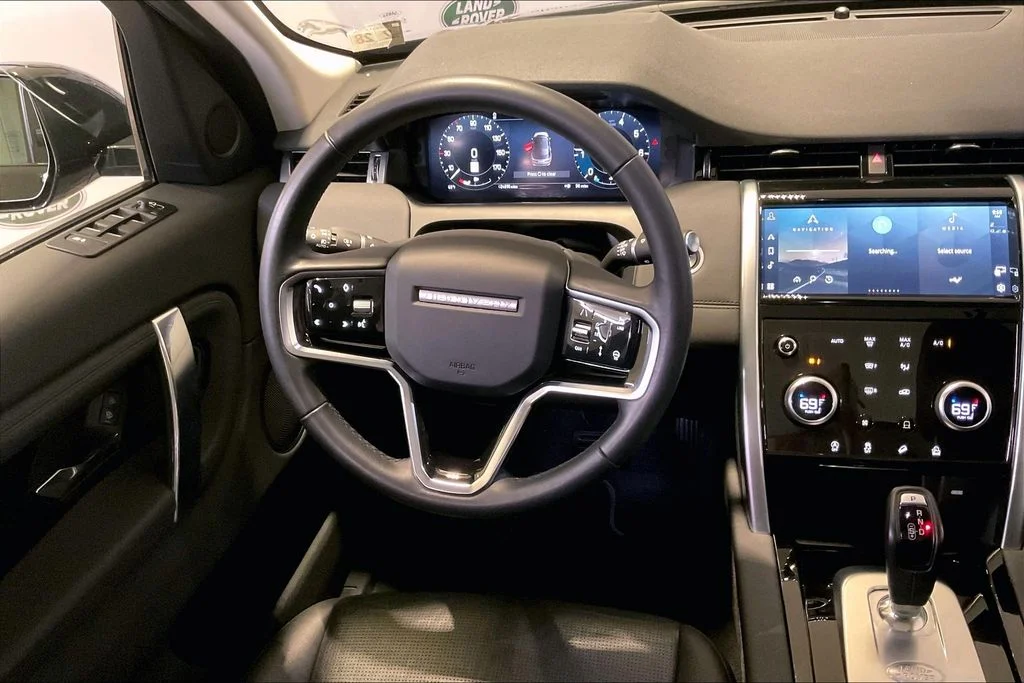 Used 2023 Black Land Rover S image 4