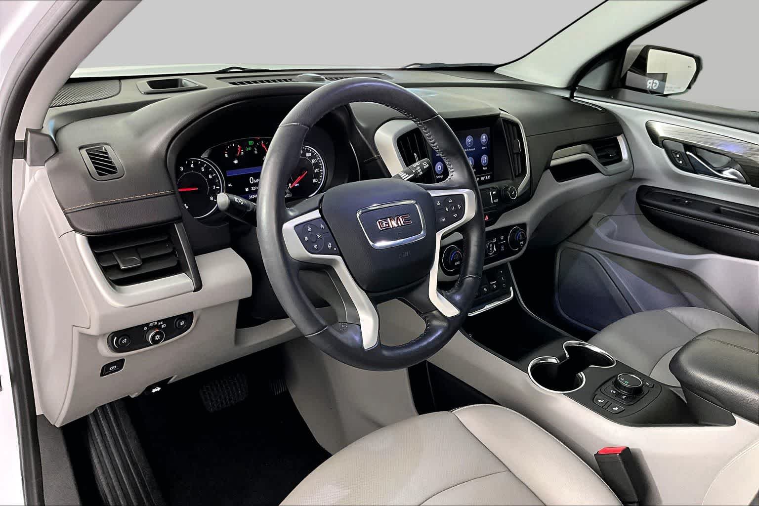 Used 2021 White Frost Tricoat GMC SLT image 17