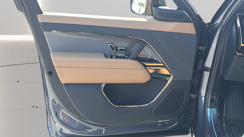 New 2026 Varesine Blue Land Rover SE image 19