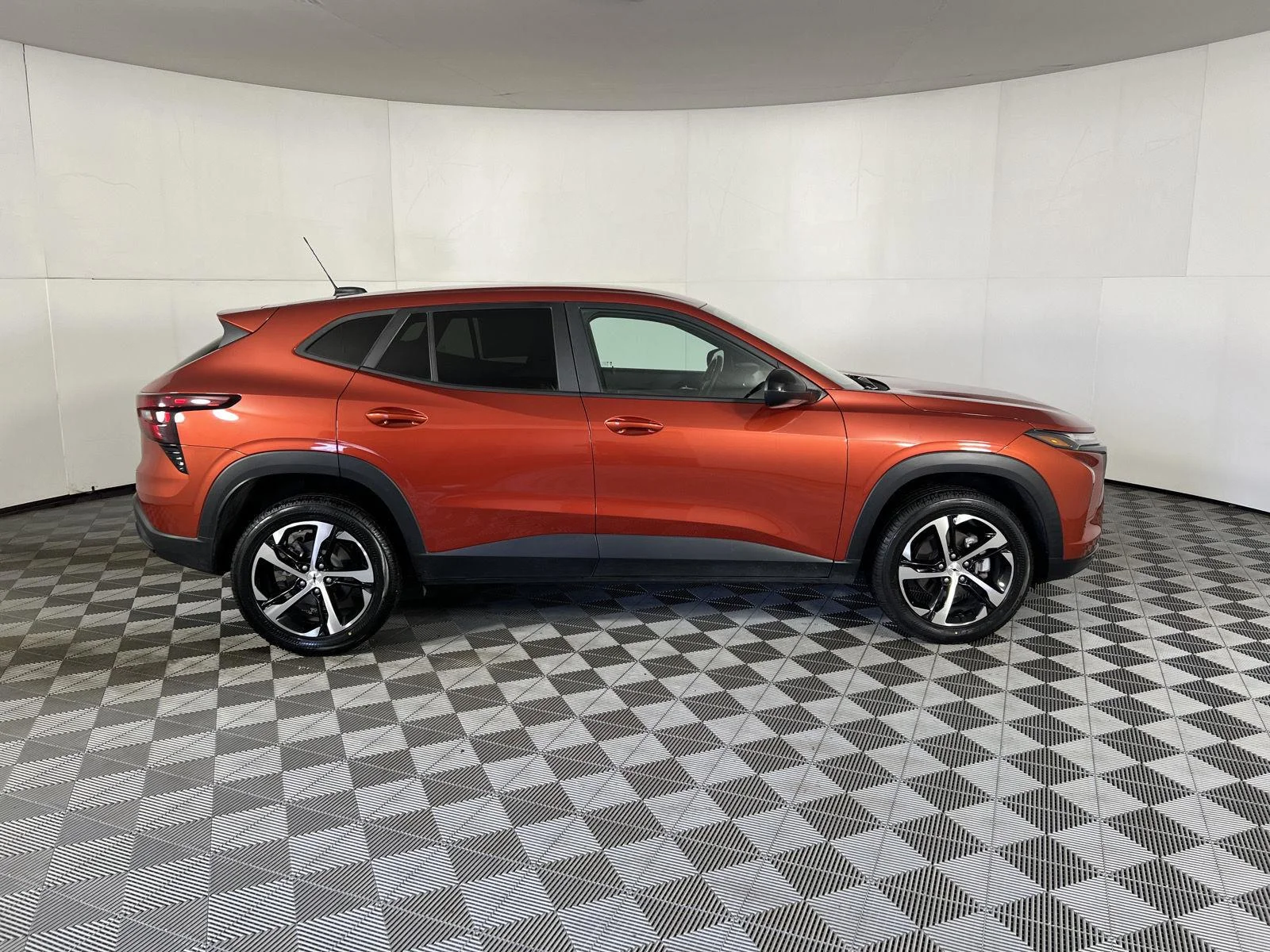 Used 2024 Cayenne Orange Metallic Chevrolet 1RS image 23