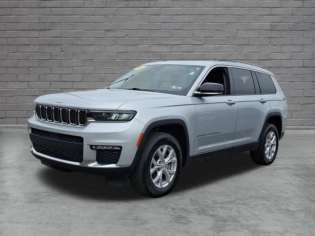 Used 2023 Silver Zynith Jeep Limited image 6