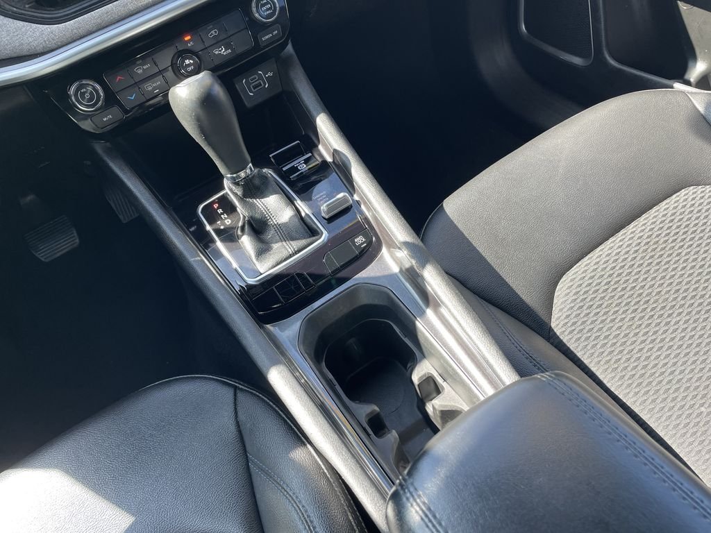 Used 2024 White Jeep Latitude image 21