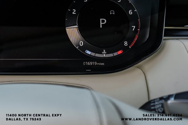 Used 2024  Land Rover SE image 19