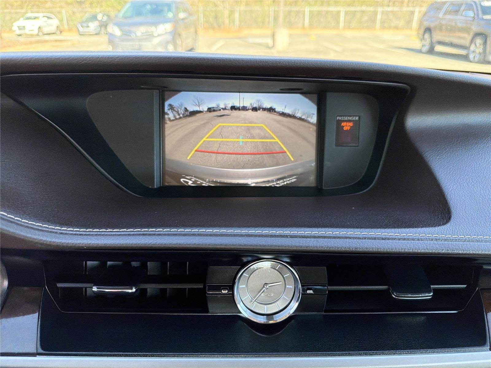Used 2018  LEXUS  image 3