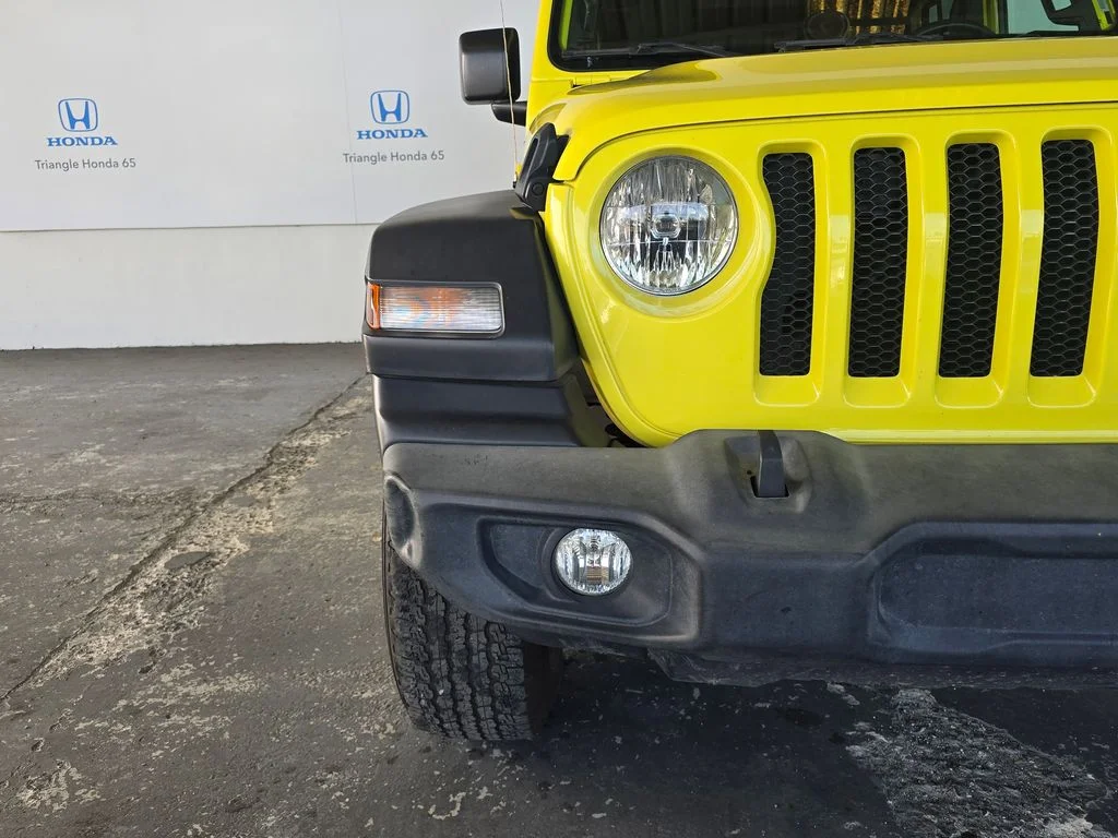 Used 2023 Yellow Jeep Sport S image 22