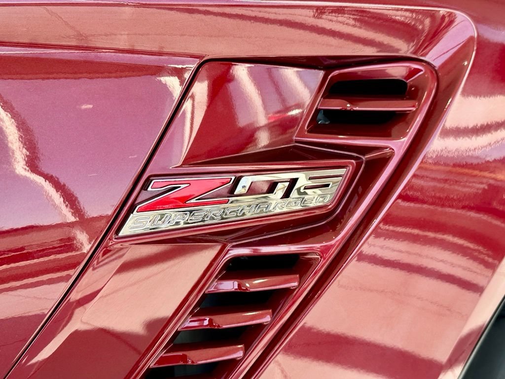 Used 2018 LONG BEACH RED METALLIC TINTCOAT Chevrolet Z06 1LZ image 10
