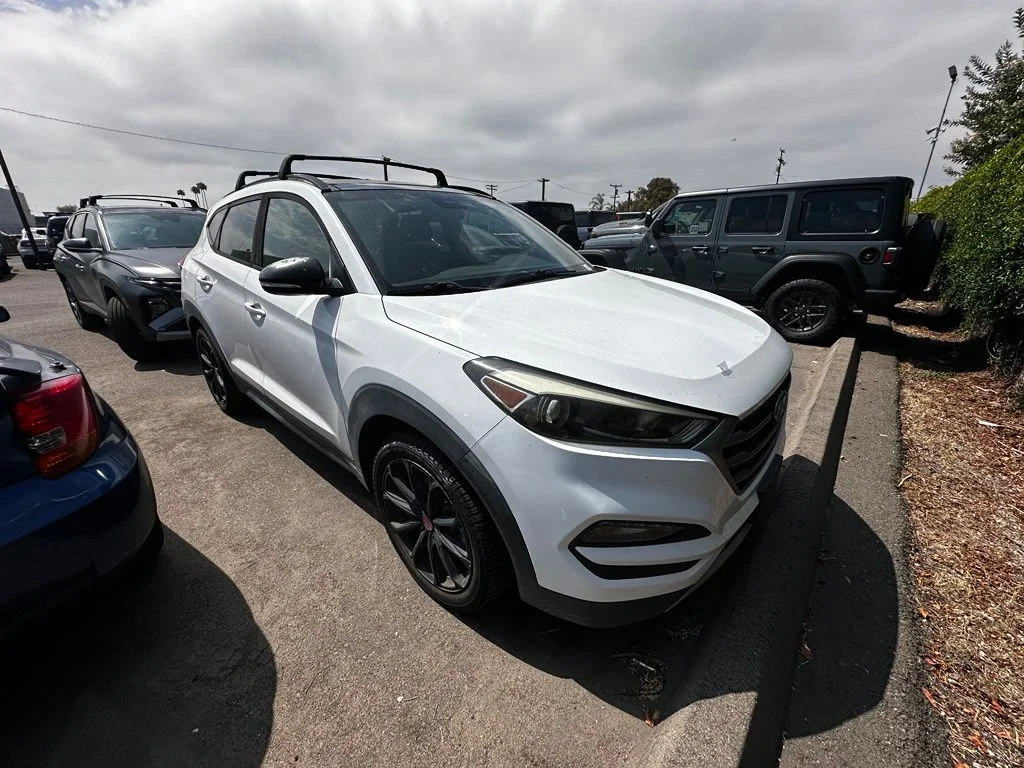 Used 2017 White Hyundai Night image 8