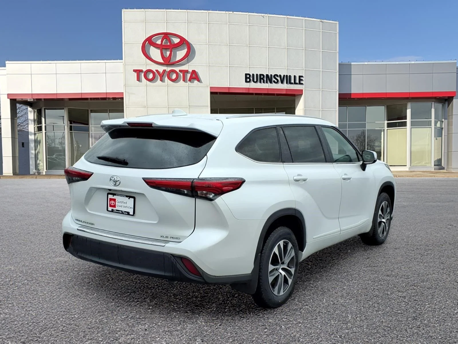 Used 2023 Beige Toyota XLE image 3