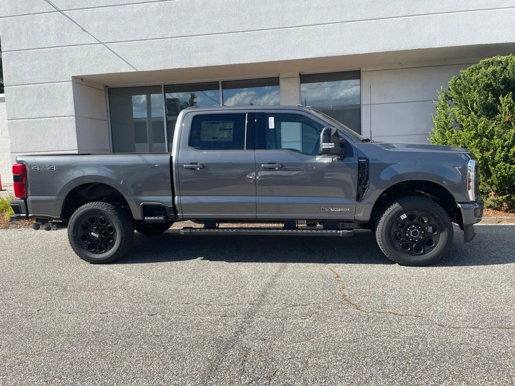 New 2026 CARBONIZED GRAY Ford Lariat image 5