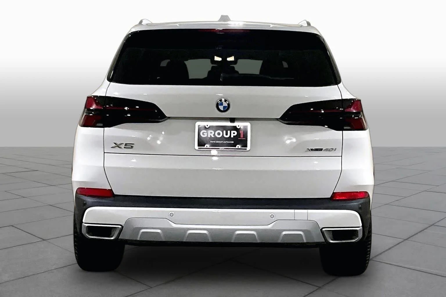 Used 2024 Alpine White BMW xDrive40i image 4