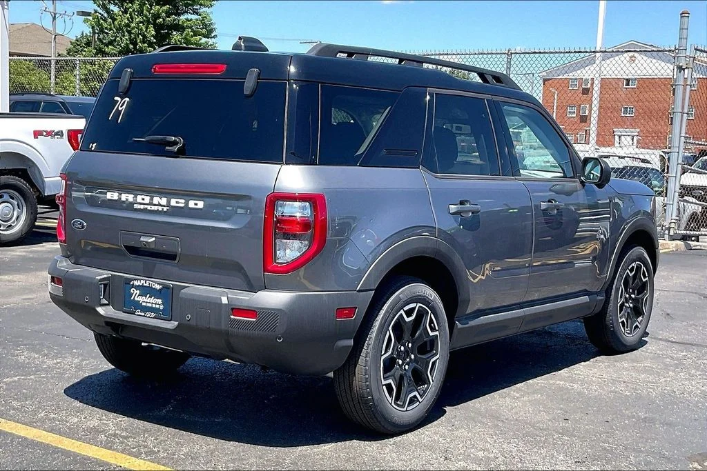 New 2025 Carbonized Gray Metallic Ford Outer Banks® image 12