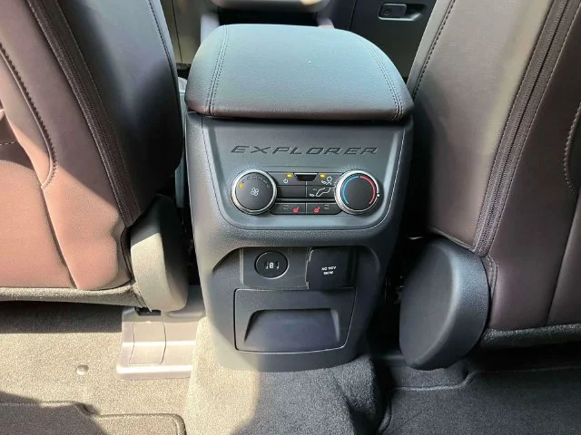 New 2027 White Ford Platinum image 14