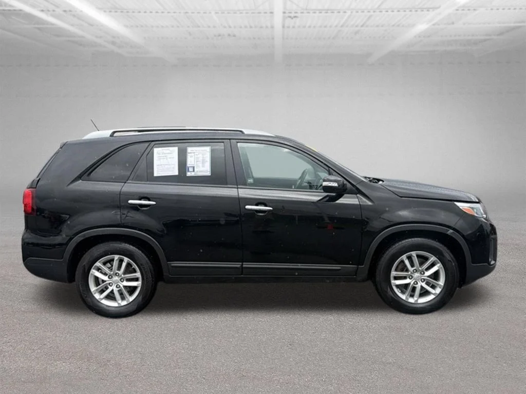 Used 2015 Black Kia LX image 12