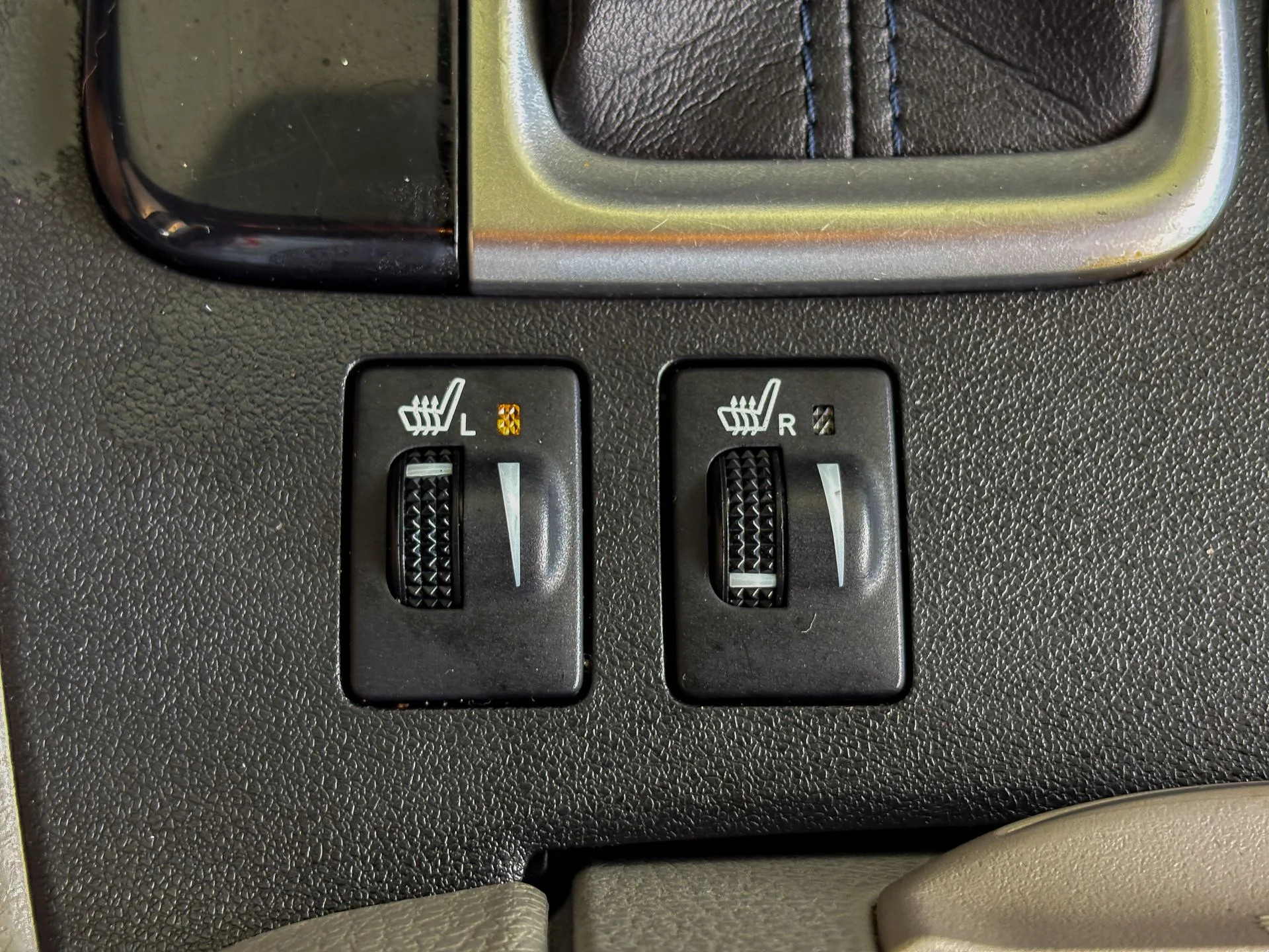 Used 2019 White Toyota XLE image 37