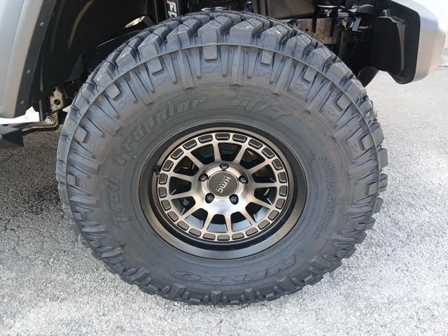 New 2026 Bright White Clear-Coat Exterior Paint Jeep Sport image 51