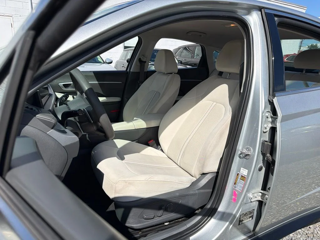 Used 2024 Silver Hyundai SEL image 28