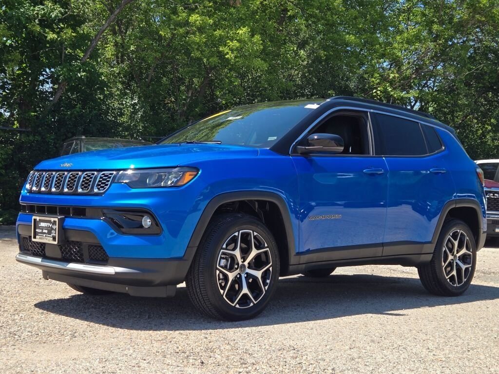 New 2026 Hydro Blue Pearl-Coat Exterior Paint Jeep Limited image 4