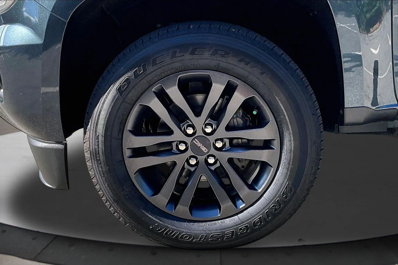 Used 2020 Blue GMC SLE1 image 30