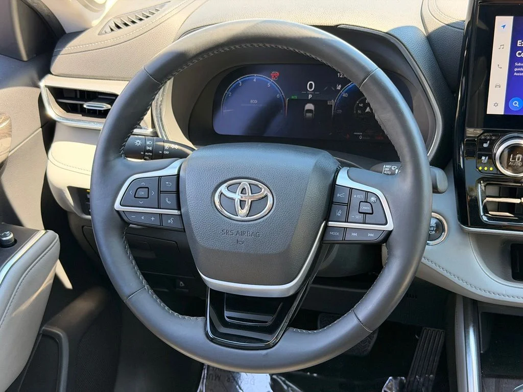 Used 2023 Silver Toyota Platinum image 22